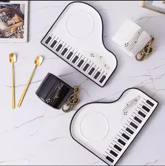 Imagen de PIANO MUSIC CON BANDEJA Y CUCHARA