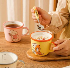 SNOOPY CON CUCHARA DE REGALO en internet