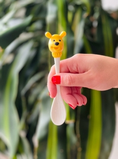 WINNIE POOH CON CUCHARA en internet
