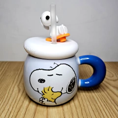 SNOOPY CON TAPA Y BOMBILLA - PANDA DECO