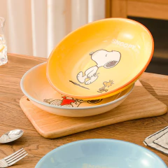 PLATO COLORES SNOOPY X4 UNIDADES - PANDA DECO