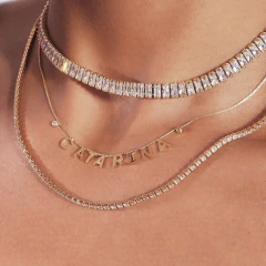 Colar riveira cristais, banhado a Ouro 18k.