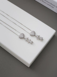 COLAR MENINA COM CORAÇÃO CRAVEJADO RODIO - comprar online