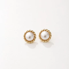 Brinco de pérola com contorno torcido em Ouro 18k ou Ródio Branco.