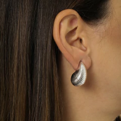 BRINCO GOTA OCA TRABALHADA G - Adrélle Semijoias