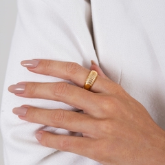 ANEL COM ZIRCONIAS WOMAN