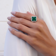 ANEL TREVO VERDE COM MICROZIRCONIAS RODIO BRANCO - buy online