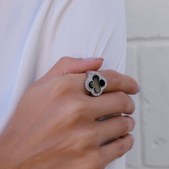 ANEL TREVO BLACK COM MICROZIRCONIAS RODIO BRANCO