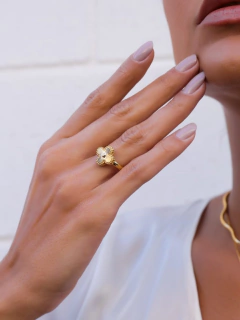 ANEL COM TREVO TRABALHADO ROD BRANCO - comprar online