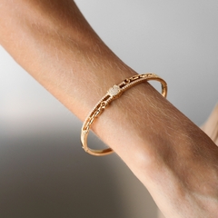 BRACELETE CRAVEJADO COM ELOS LISOS - comprar online