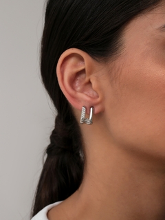 BRINCO EAR HOOK LISO COM MICROZIRCONIA - comprar online