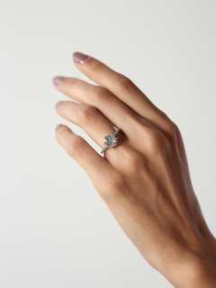 ANEL SOLITARIO COM ZIRCONIA RODIO - buy online