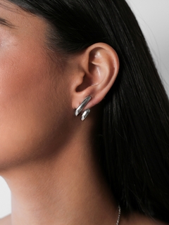 BRINCO EAR HOOK MINIMALISTA 2 FILEIRAS na internet