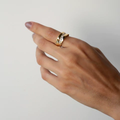 ANEL LISO COM MICROZIRCONIA - Adrélle Semijoias