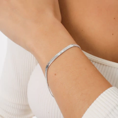 Pulseira de fita, lisa, banhada a Ródio Branco.