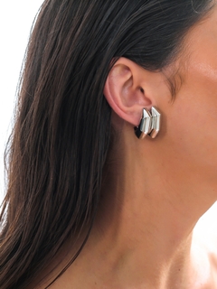 BRINCO EAR HOOK GEOMÉTRICO LISO - comprar online