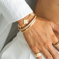 Bracelete com toda a volta trabalhada e cravejada com zircônias, banhado a Ouro 18k ou Ródio Branco.