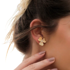 BRINCO FLOWER TRABALHADO COM CRISTAIS