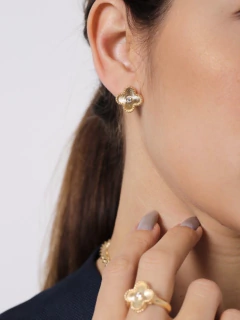 BRINCO TREVO TRABALHADO COM ZIRCONIA on internet