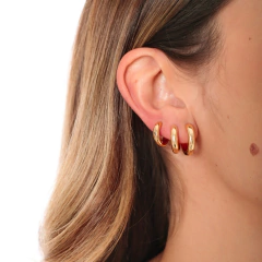 Trio de brincos argola lisos, com fecho click, banhados a Ouro 18k ou Ródio Branco.