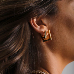 BRINCO GEOMÉTRICO QUADRADO CLIC M