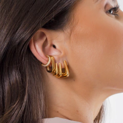 Trio de argolas lisas em formato triangular, banhadas a Ouro 18k ou Ródio Branco.