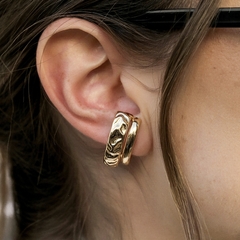 BRINCO EAR HOOK AMASSADO - Adrélle Semijoias