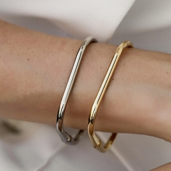 Bracelete quadrado, liso, banhado a Ouro 18k ou Ródio Branco.
