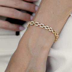 Pulseira elos quadrados cravejada 