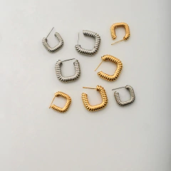 BRINCO BRIGHT MINIMALISTA - Adrélle Semijoias