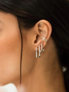 Brinco trio quadrado com zirconia 