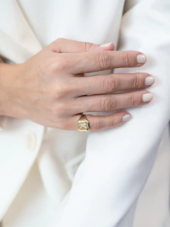 ANEL DEDINHO QUADRADO LETRA