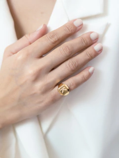 Imagen de ANEL DEDINHO QUADRADO LETRA