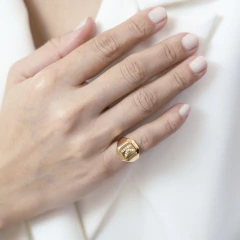 ANEL DEDINHO QUADRADO LETRA - comprar online