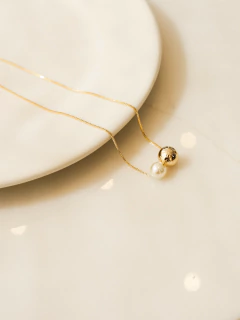 COLAR ESFERA DUPLA COM PEROLA - comprar online