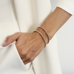 Bracelete delicado com bolinhas, banhado a Ouro 18k ou Ródio Branco.