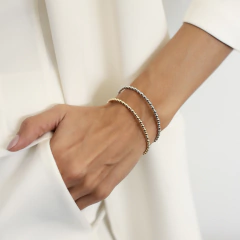 Bracelete delicado com bolinhas, banhado a Ouro 18k ou Ródio Branco.