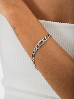 PULSEIRA ELOS LISOS E ELO CENTRAL CRAVEJADO