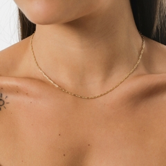 Choker com elos delicados, banhada a Ouro 18k.