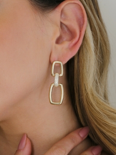 BRINCO ELO OVAL LISO COR:OURO 18K - Adrélle Semijoias