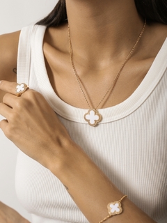 COLAR TREVO WHITE COM MICROZIRCONIAS - comprar online