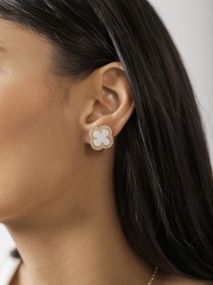 BRINCO TREVO WHITE COM MICROZIRCONIAS - comprar online