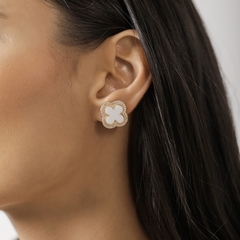 BRINCO TREVO WHITE COM MICROZIRCONIAS