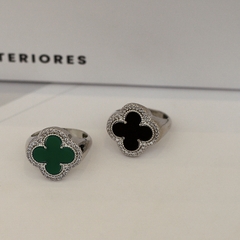 ANEL TREVO BLACK COM MICROZIRCONIAS RODIO BRANCO - comprar online
