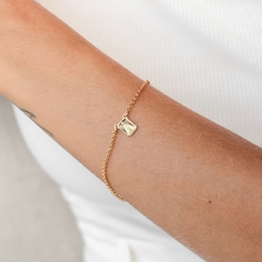 Pulseira delicada com pingente religioso de Nossa Senhora, banhado a Ouro 18k ou Ródio Branco.