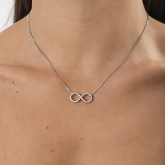 COLAR INFINITO CRAVEJADO COM ZIRCONIAS