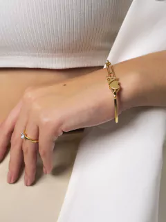 BRACELETE COM PINGENTE CORAÇÃO E LETRA - loja online