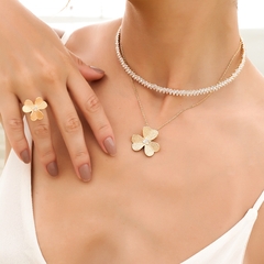 COLAR FLOWER TRABALHADO COM CRISTAIS