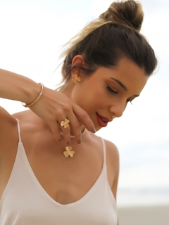 BRINCO FLOWER TRABALHADO COM CRISTAIS en internet
