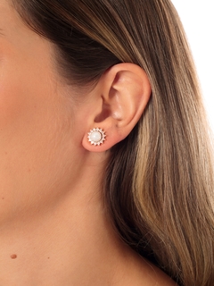 BRINCO PEROLA SHELL COM ZIRCONIA M
